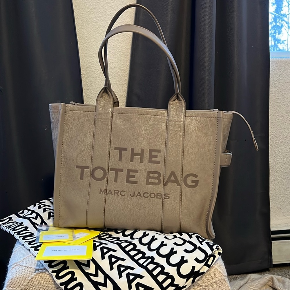 MARC JACOBS - THE TOTE BAG. Amazing condition! Large